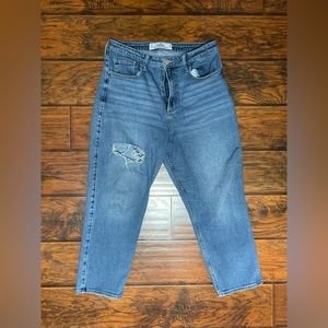 Hollister Curvy Ultra High-Rise Vintage Straight